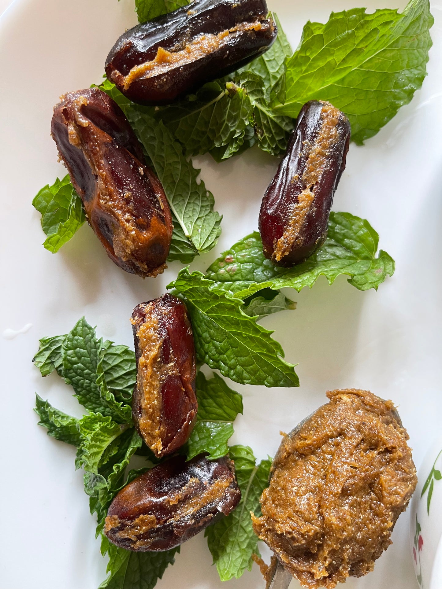 Jaljeera Stuffed Dates